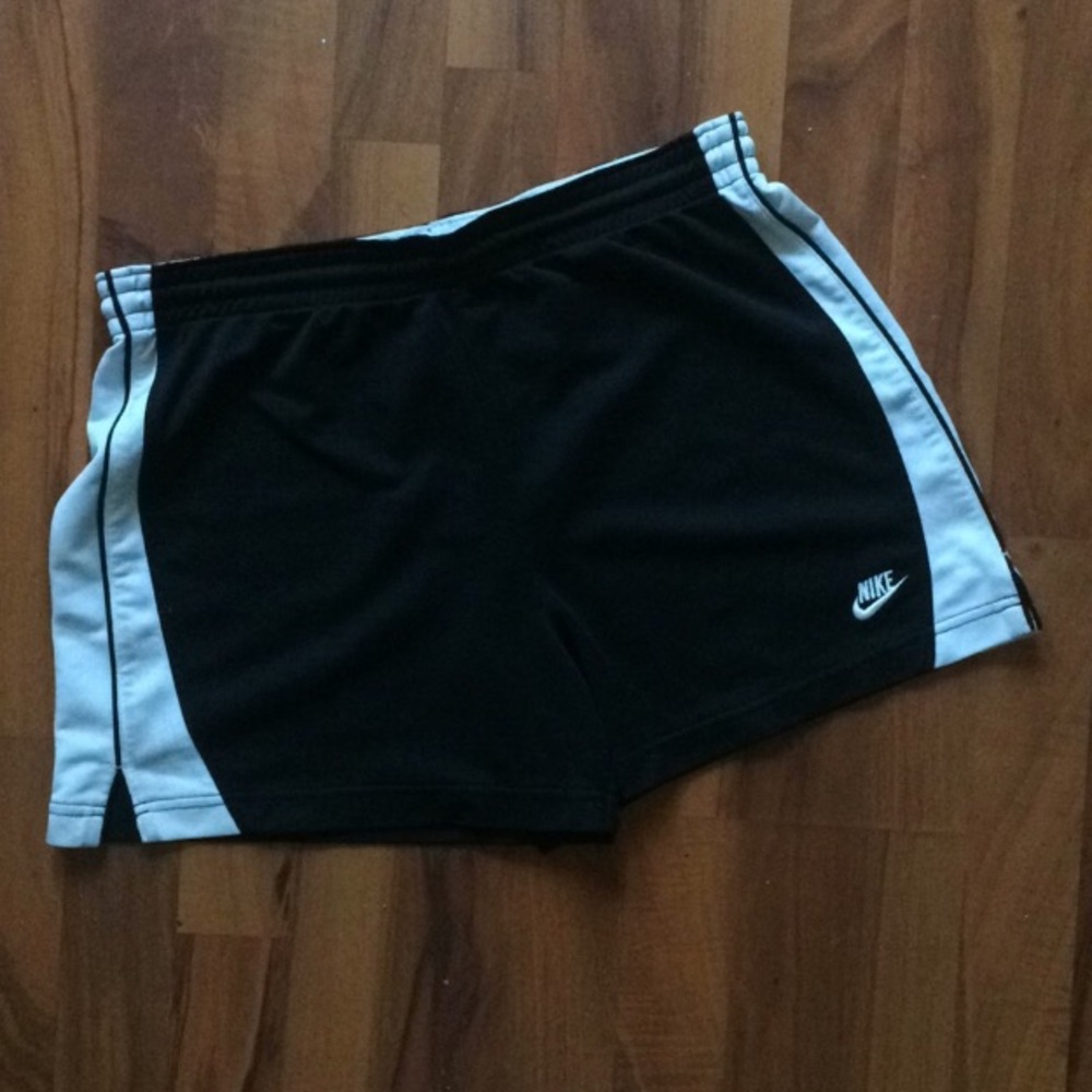 NIKE ATHLETIC SHORTS